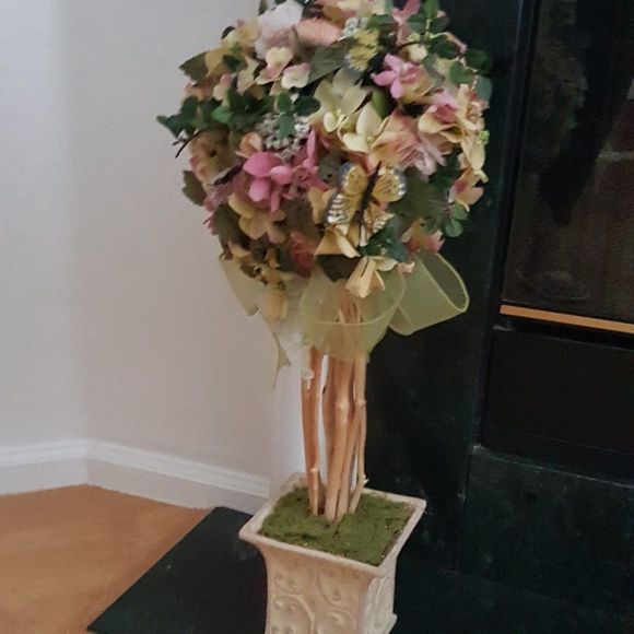 FAUX FLORAL POTTED TOPIARY 25" Tall. - Picture 2 of 6
